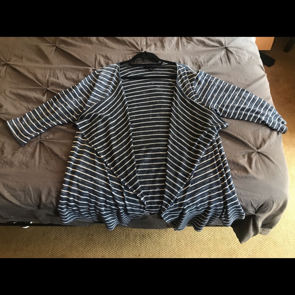 Striped Cardigan 💙🤍